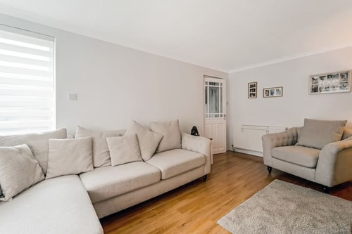 Centrally Situated 1 Bedroom House in Cumbernauld logo