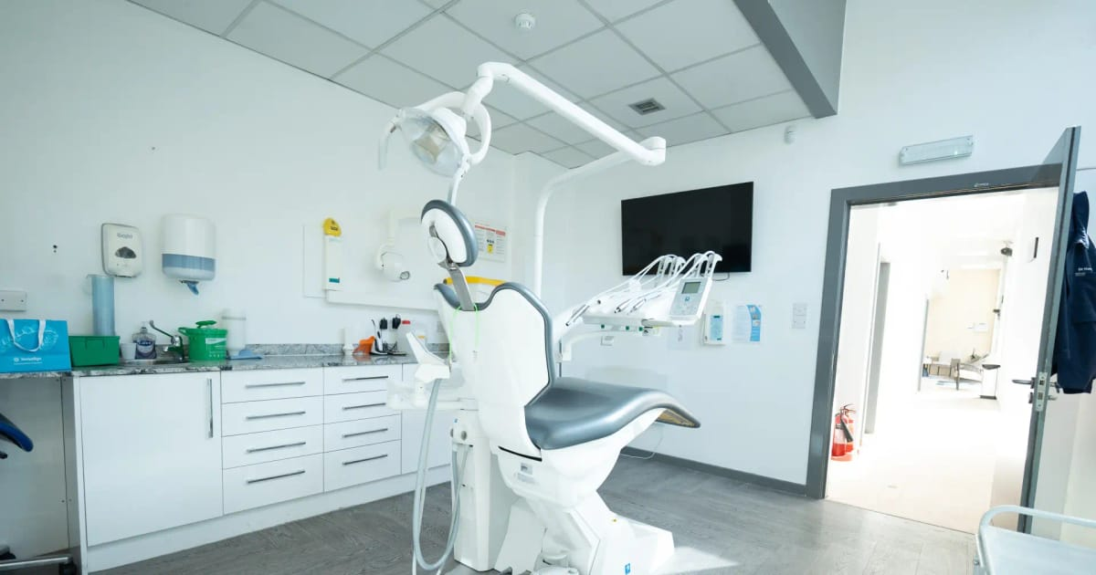 City Dental Care logo
