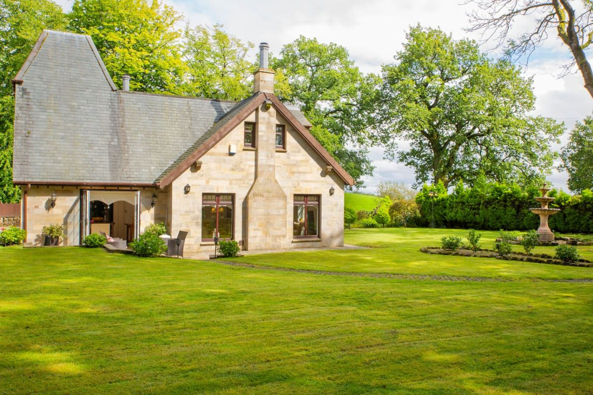 Country Home with Hot Tub & Sauna near Loch Lomond logo