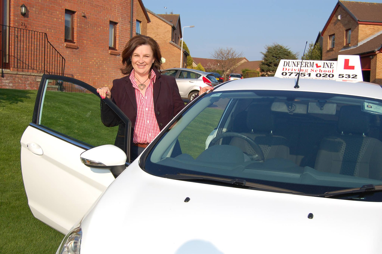 Dunfermline Driving School - Sandra Campbell logo