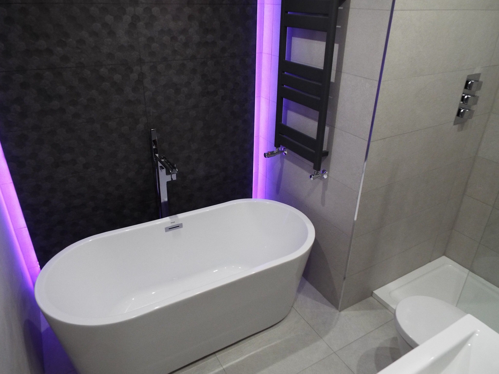 Mac Tiling Ltd logo