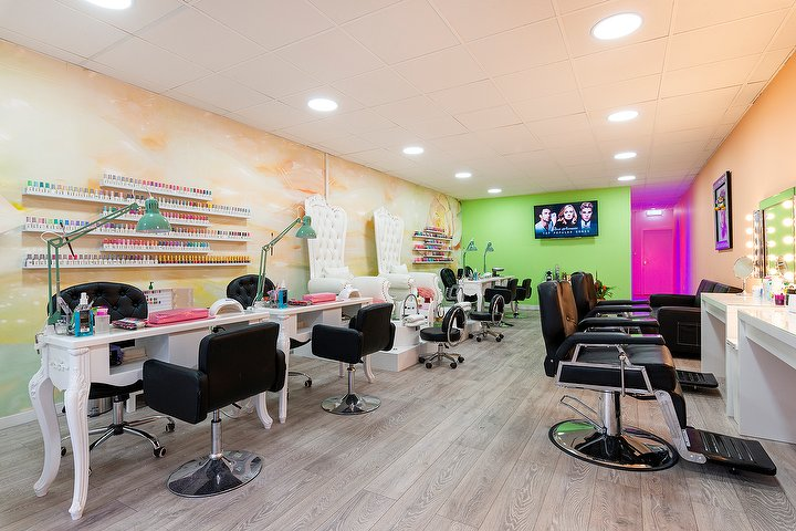 USA Nails & Beauty Dumbarton logo