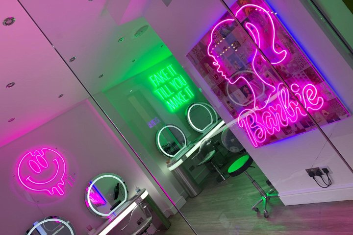 VIP Hair salon Duke street logo